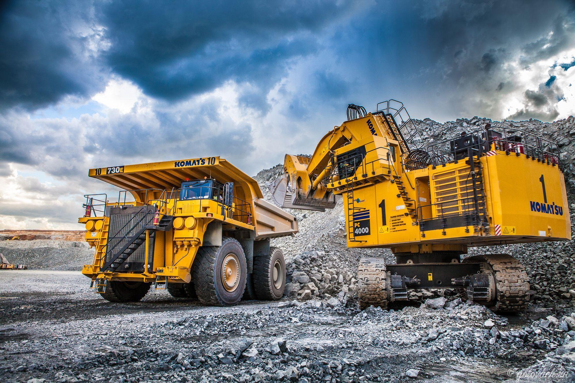 Komatsu Wallpapers - Top Free Komatsu Backgrounds - WallpaperAccess