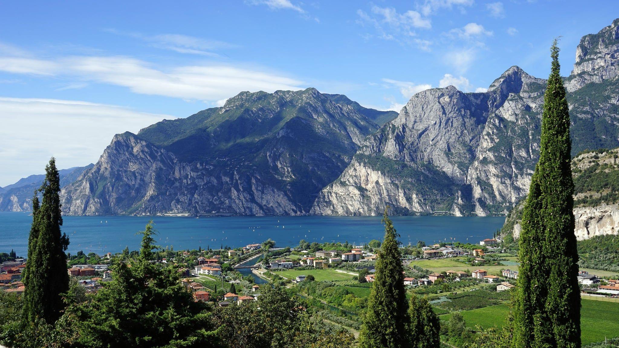 Lake Garda Wallpapers Top Free Lake Garda Backgrounds WallpaperAccess