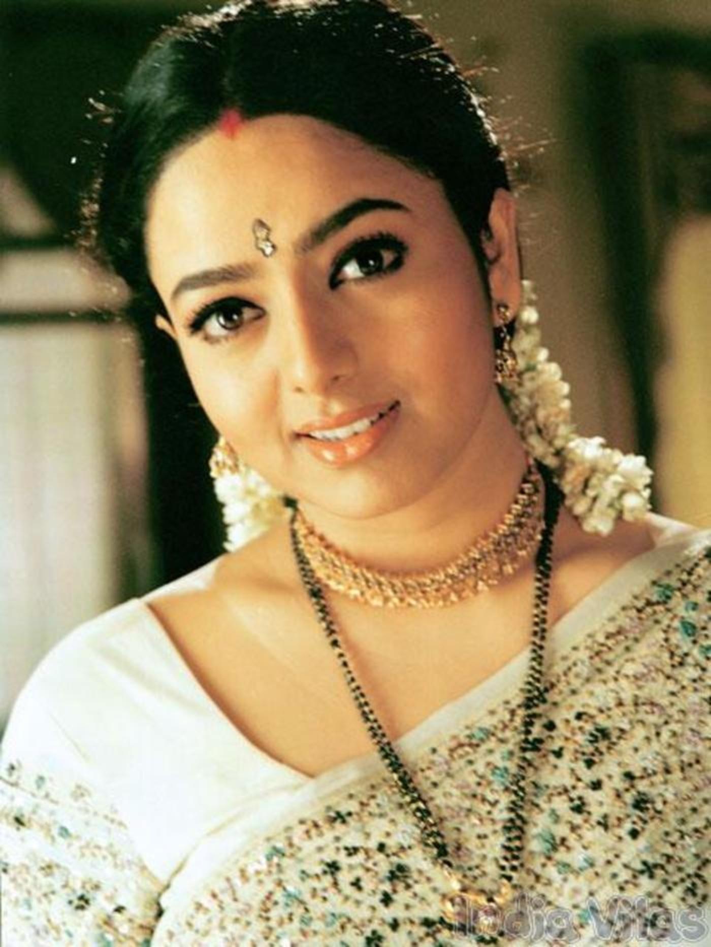Soundarya Wallpapers - Top Free Soundarya Backgrounds - WallpaperAccess