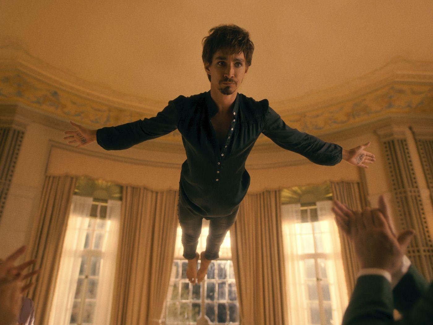 Klaus Hargreeves Wallpapers Top Free Klaus Hargreeves Backgrounds