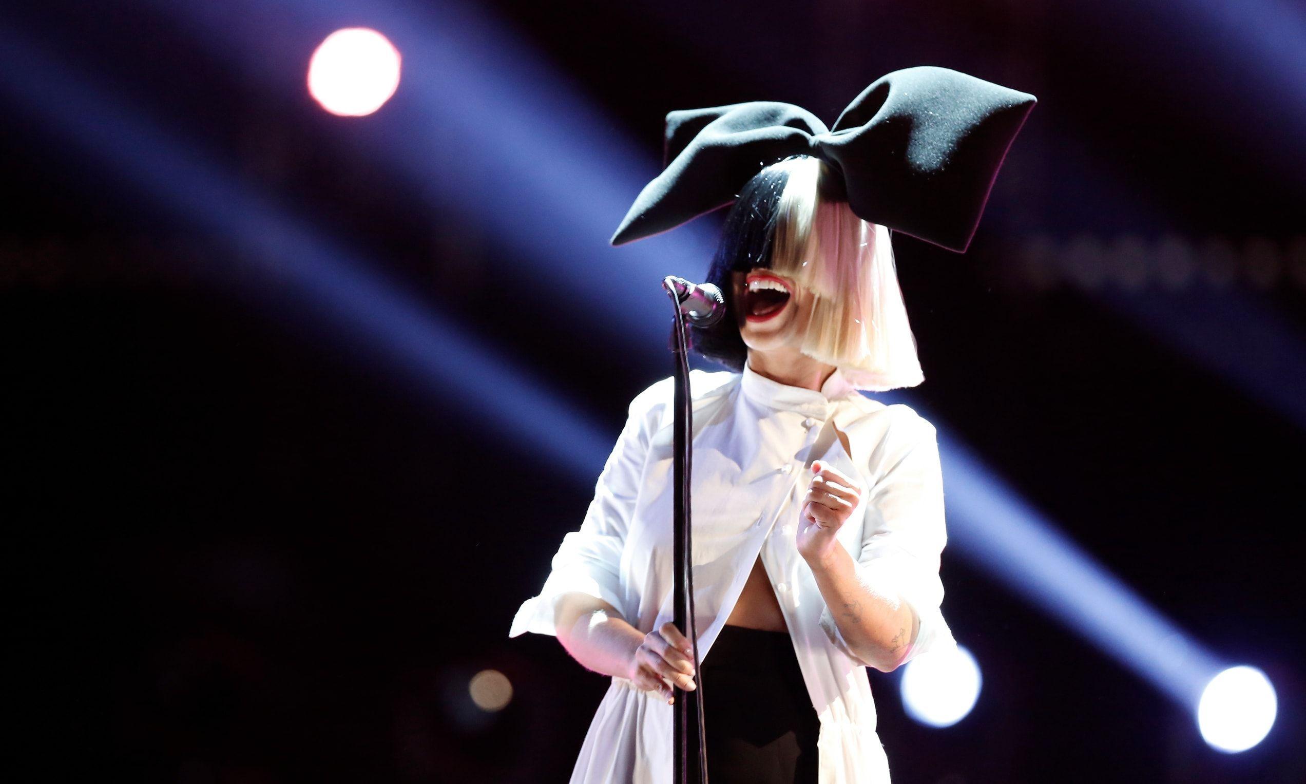 Sia Singer Wallpapers Top Free Sia Singer Backgrounds WallpaperAccess