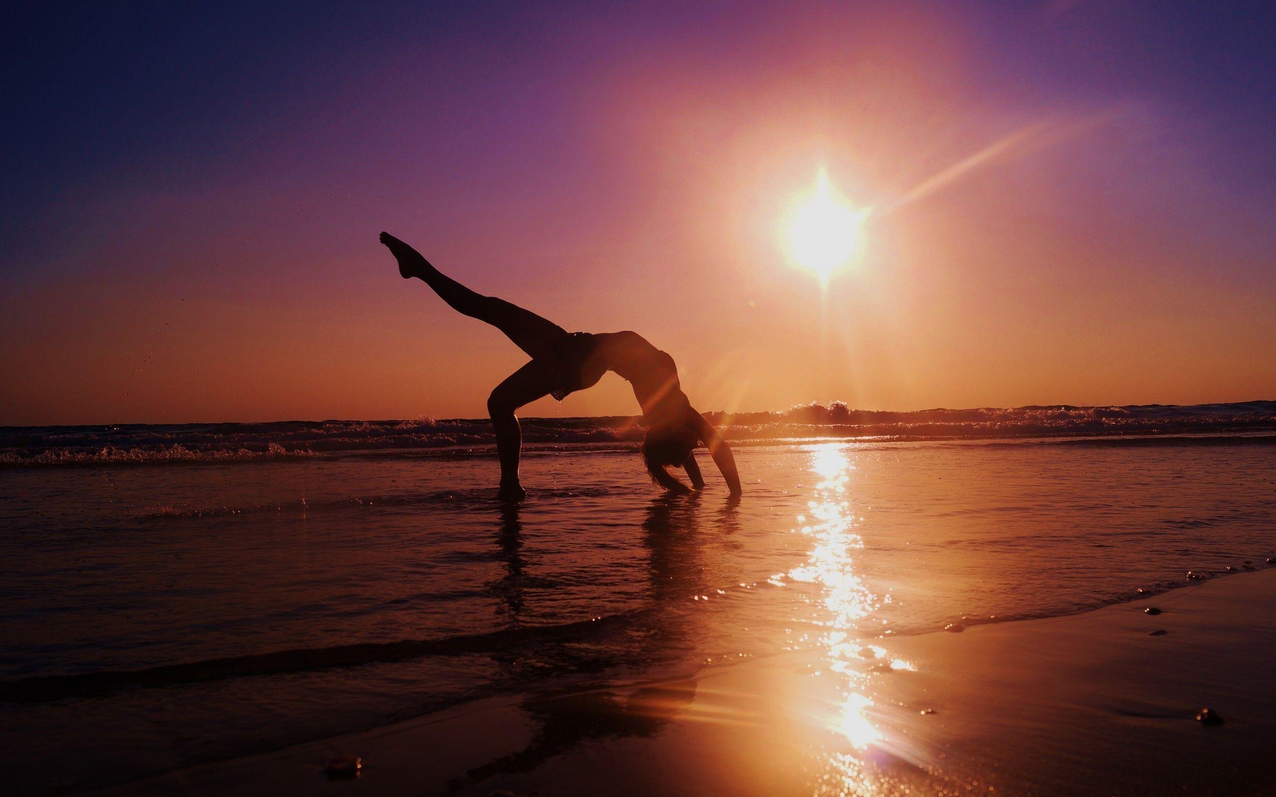 Stretching Wallpapers Top Free Stretching Backgrounds WallpaperAccess