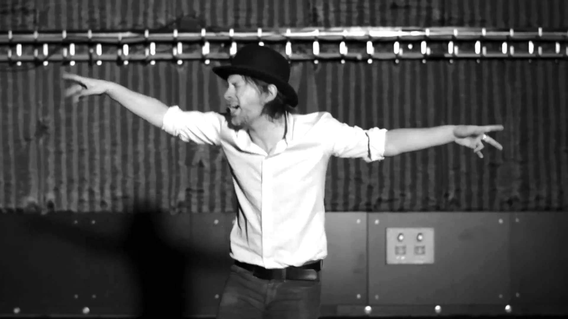 Thom Yorke Wallpapers Top Free Thom Yorke Backgrounds WallpaperAccess