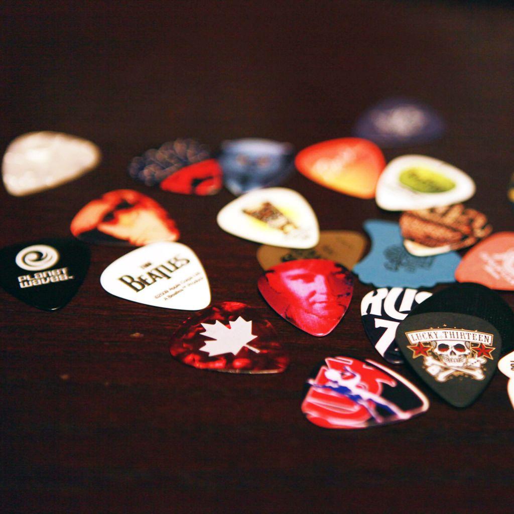 Guitar Pick Wallpapers Top Free Guitar Pick Backgrounds WallpaperAccess