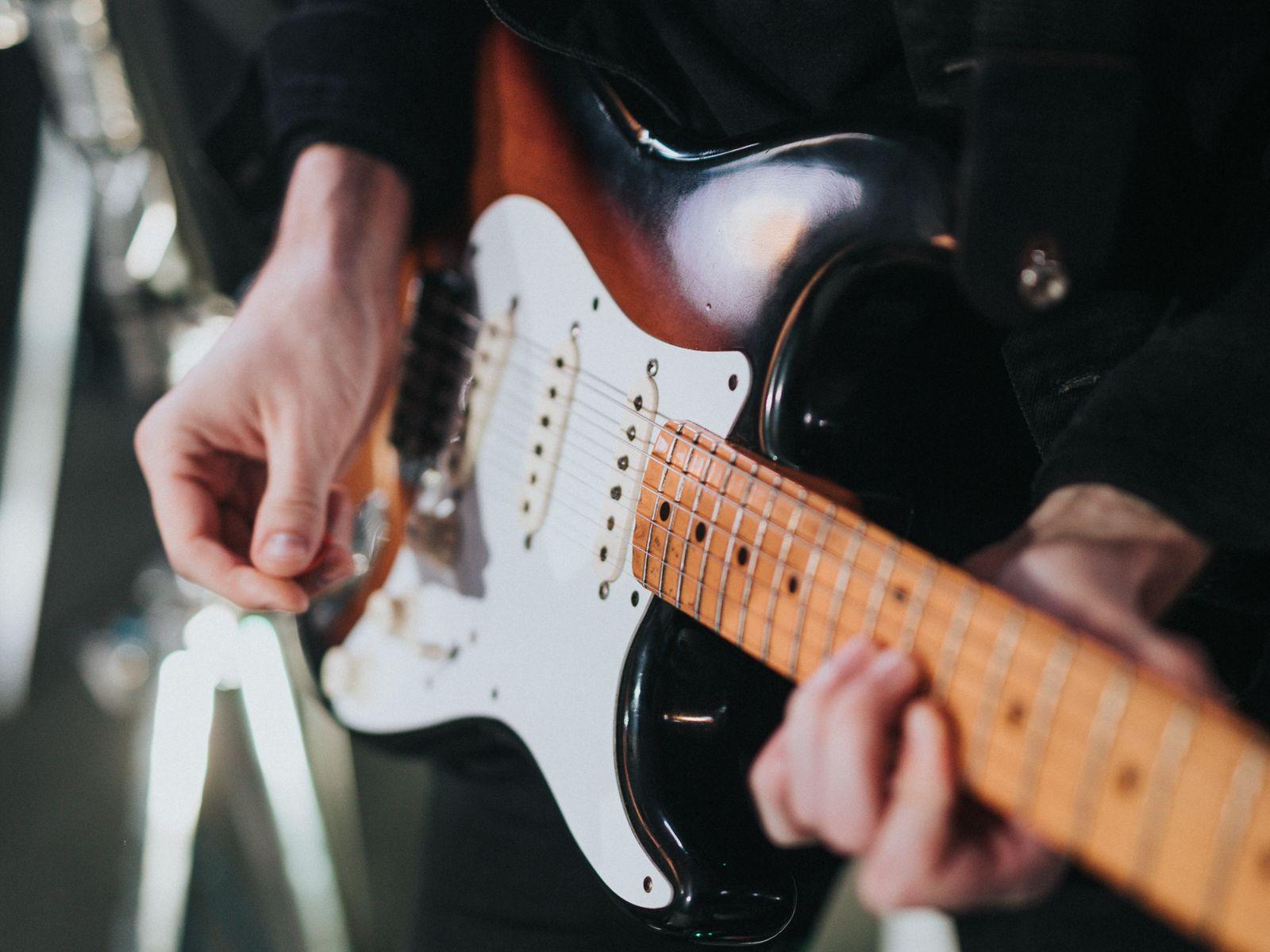 Guitar Pick Wallpapers Top Free Guitar Pick Backgrounds WallpaperAccess