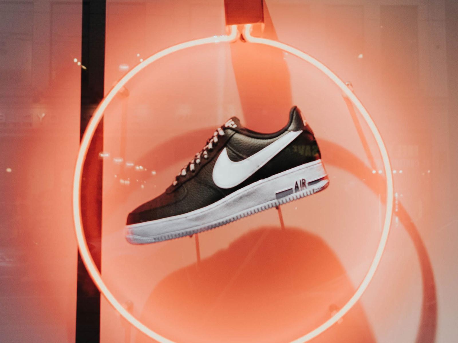 Neon Shoes Wallpapers Top Free Neon Shoes Backgrounds WallpaperAccess