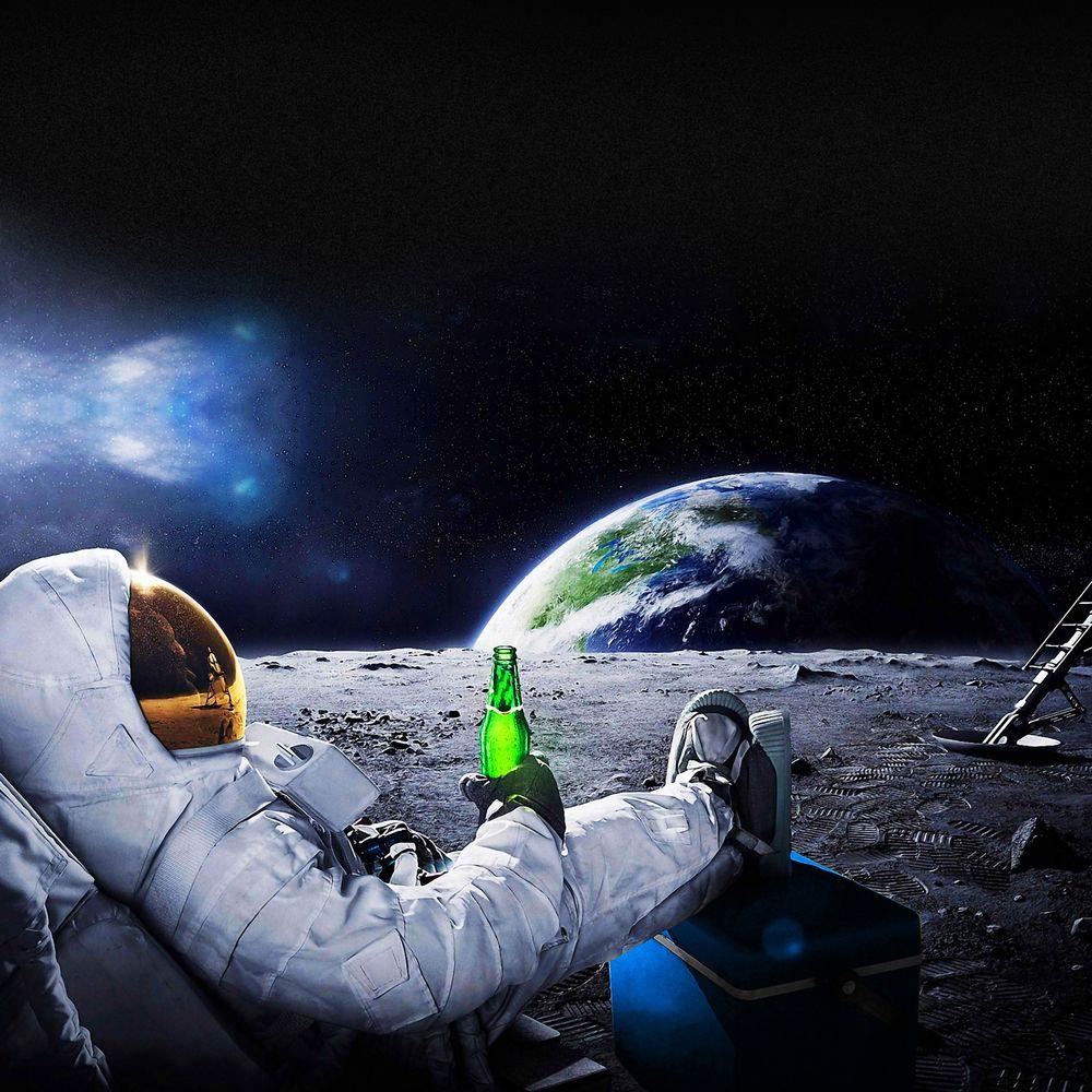 Desktop Astronaut On Moon Beer