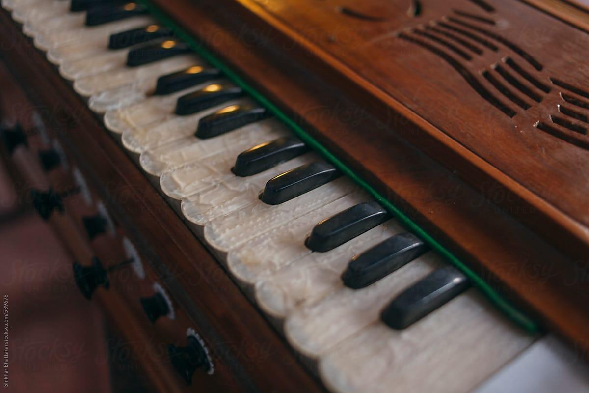 Harmonium Wallpapers Top Free Harmonium Backgrounds WallpaperAccess