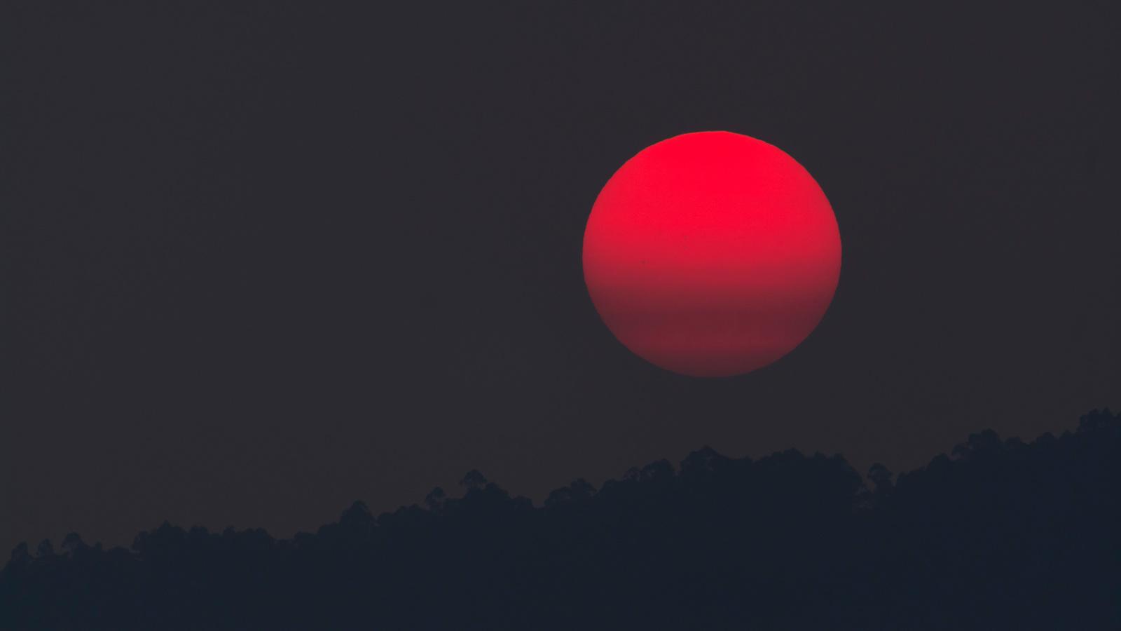Red Moon Aesthetic Wallpapers Top Free Red Moon Aesthetic Backgrounds