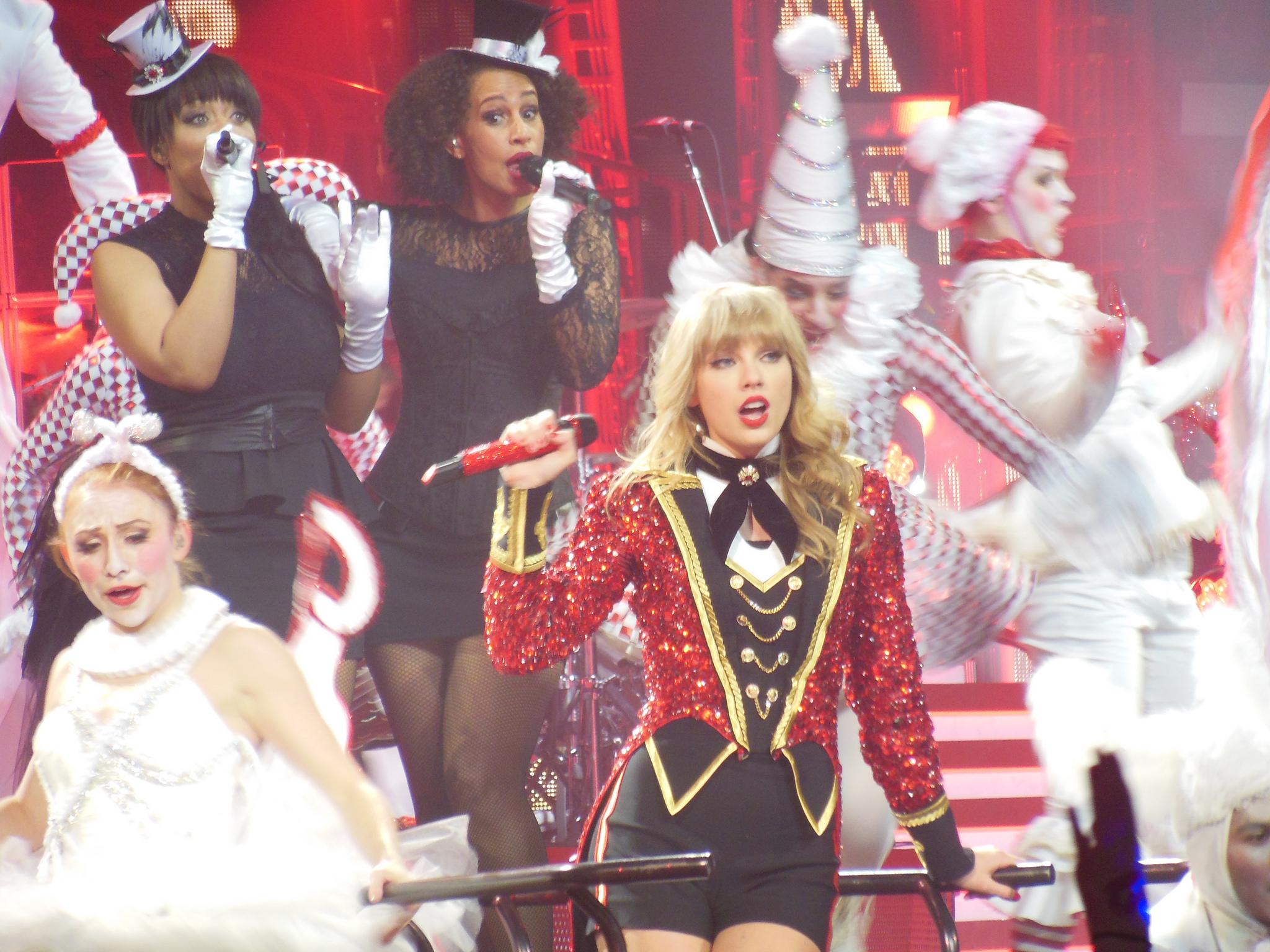 Taylor Swift Red Tour Wallpapers Top Free Taylor Swift Red Tour