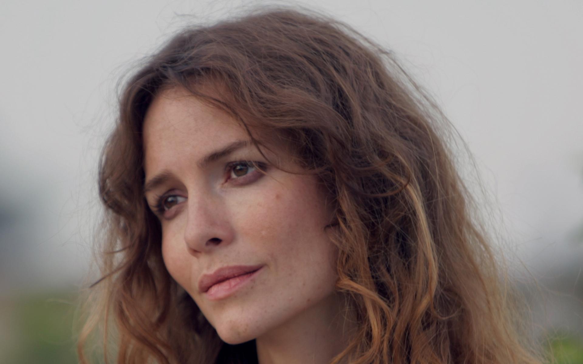 Saffron Burrows Wallpapers Top Free Saffron Burrows Backgrounds