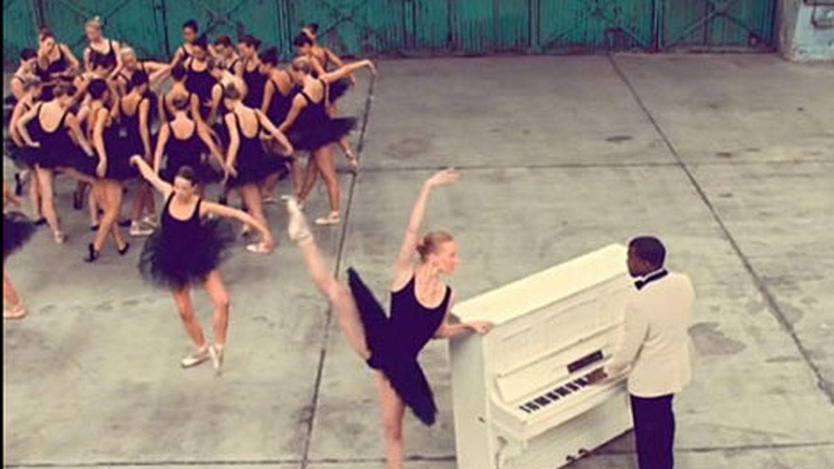 Kanye West Runaway Wallpapers Top Free Kanye West Runaway Backgrounds WallpaperAccess