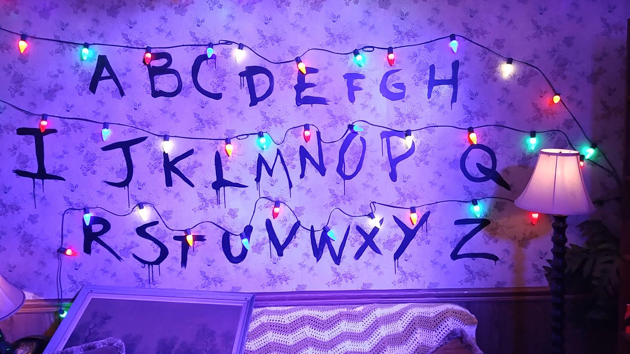 Joyce Byers Wallpapers Top Free Joyce Byers Backgrounds WallpaperAccess