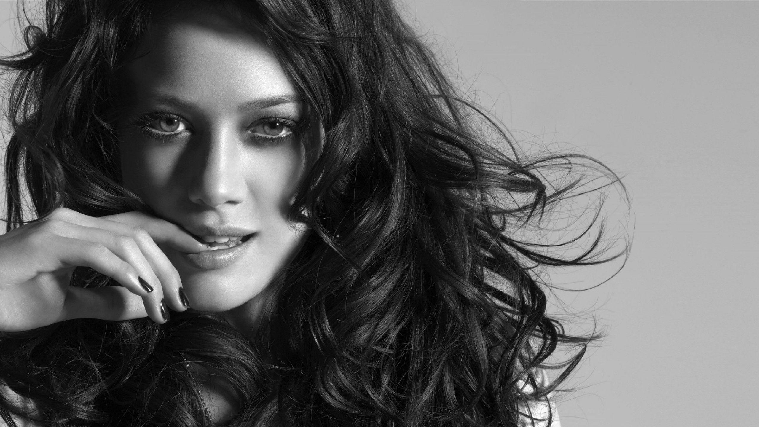 Girl Black White Wallpapers Top Free Girl Black White Backgrounds WallpaperAccess