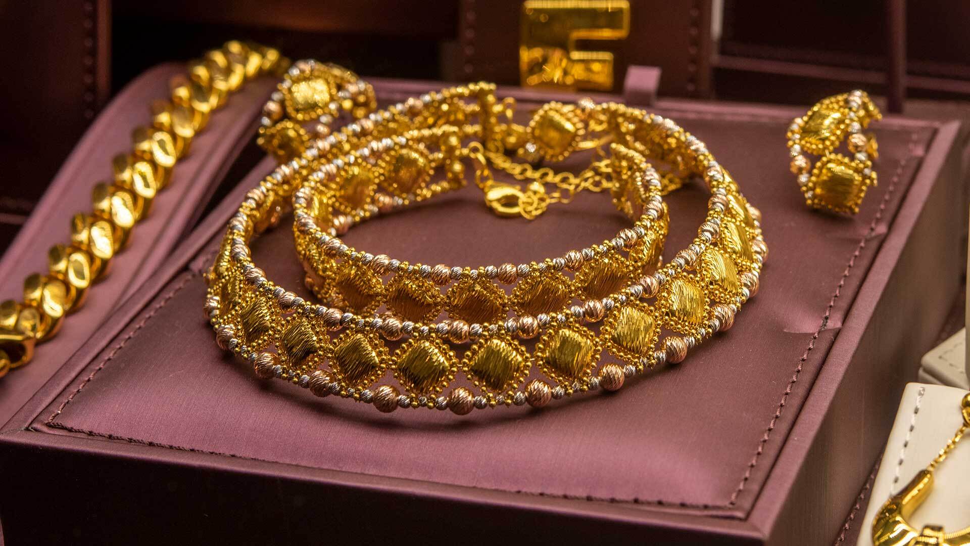 Gold Necklace Wallpapers Top Free Gold Necklace Backgrounds