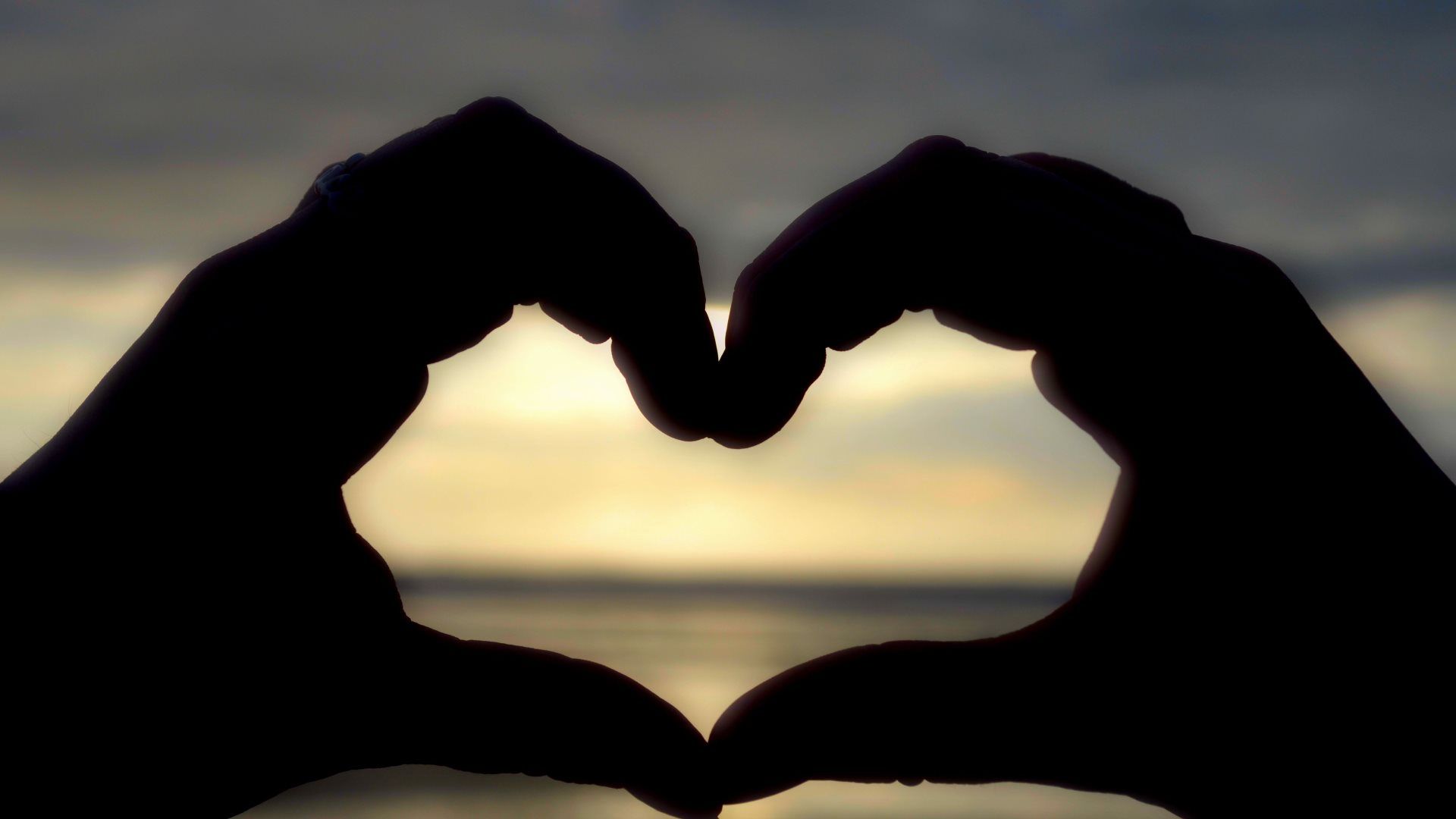 Hand Heart Wallpapers Wallpaper Cave