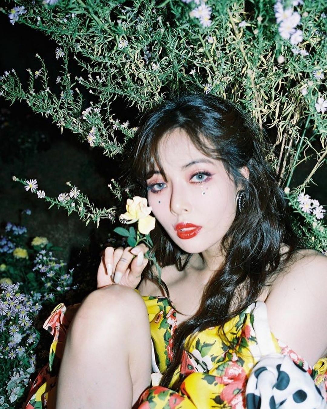 Flower Shower Hyuna Wallpapers Wallpaper Cave