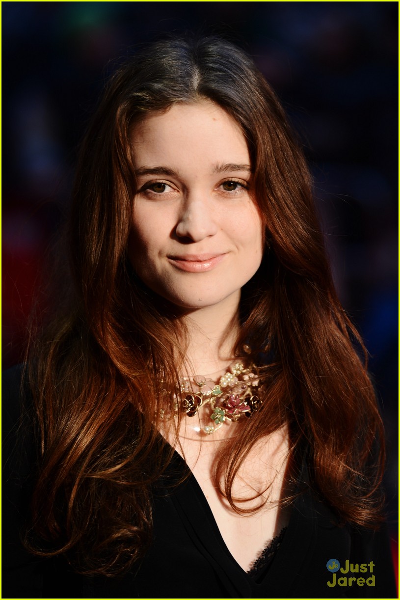 Alice Englert Wallpapers - Wallpaper Cave