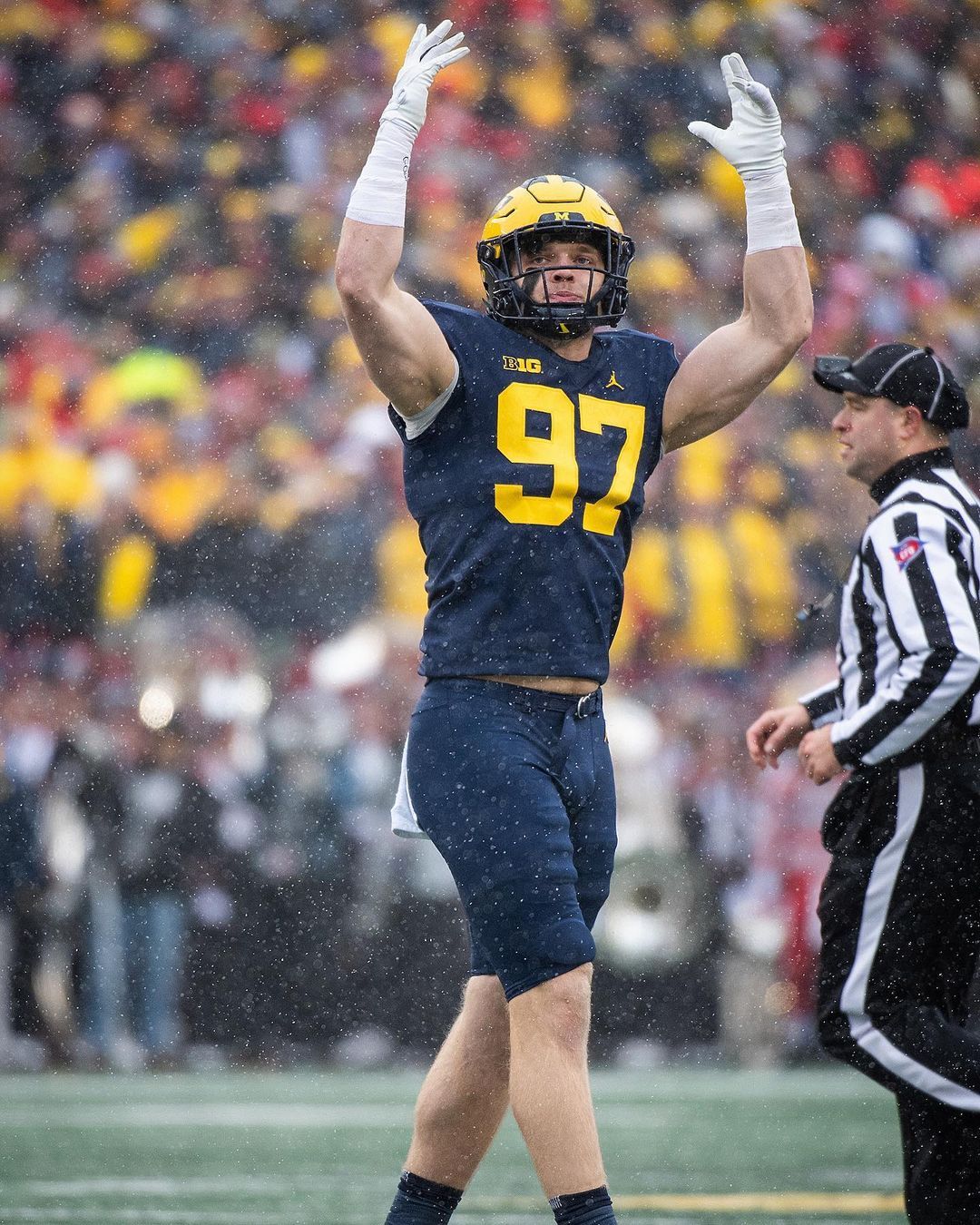 Aiden Hutchinson Wallpapers Wallpaper Cave