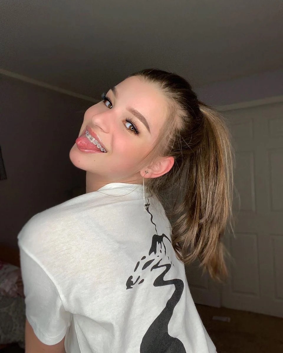 Brooke Monk Phone Wallpapers - Wallpaper Cave