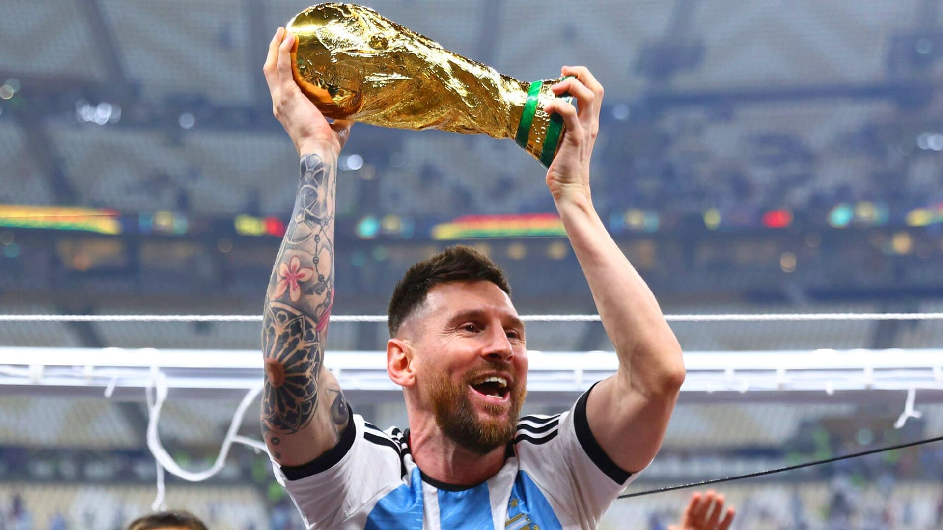 Messi Lifting The World Cup Wallpapers Wallpaper Cave