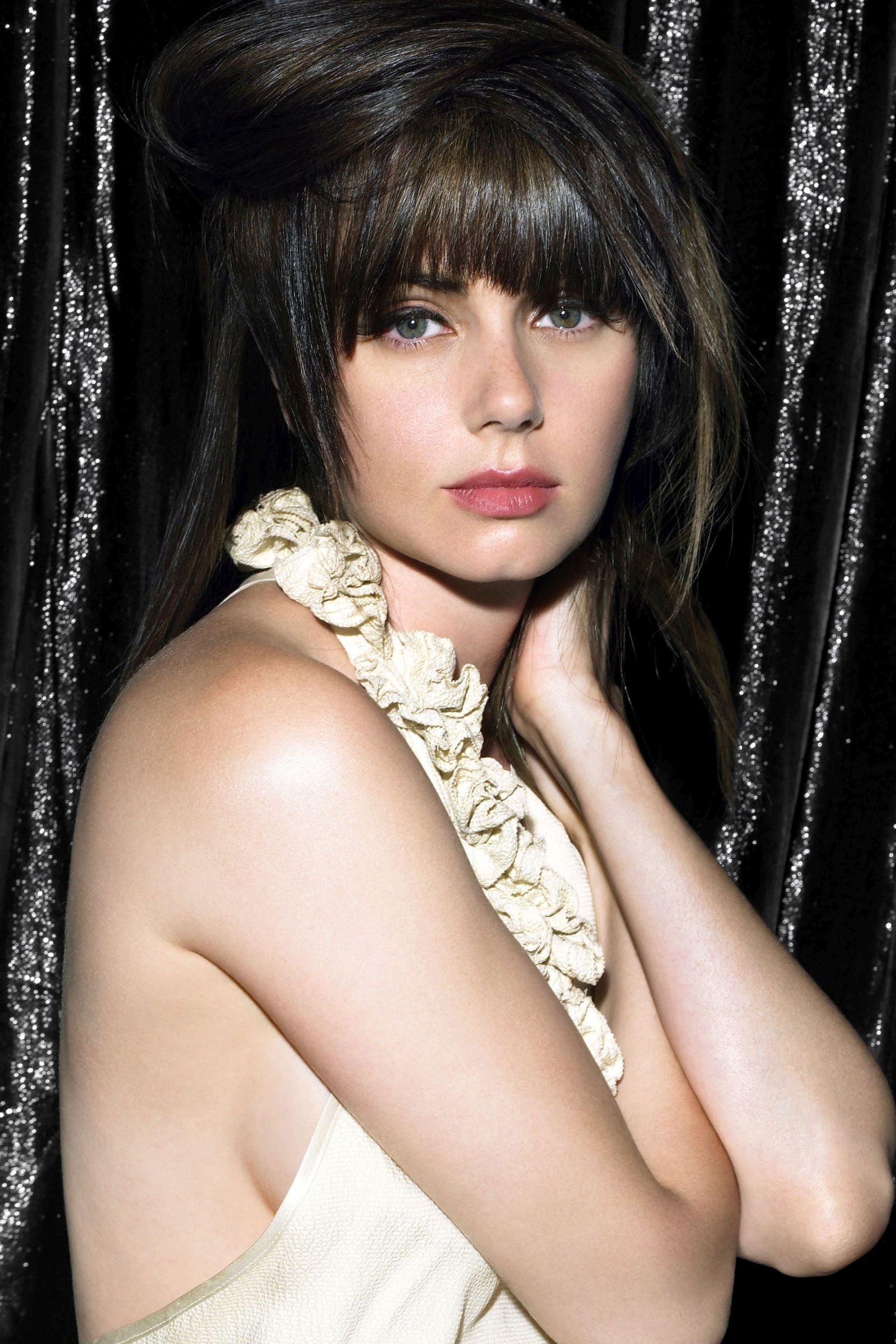 Mia Kirshner Wallpapers - Wallpaper Cave