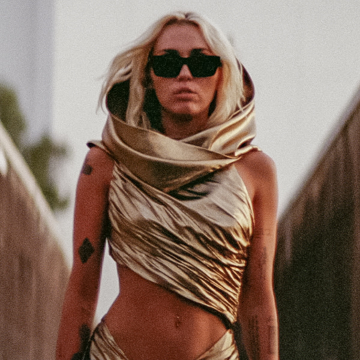 Miley Cyrus Flowers Wallpapers Wallpaper Cave