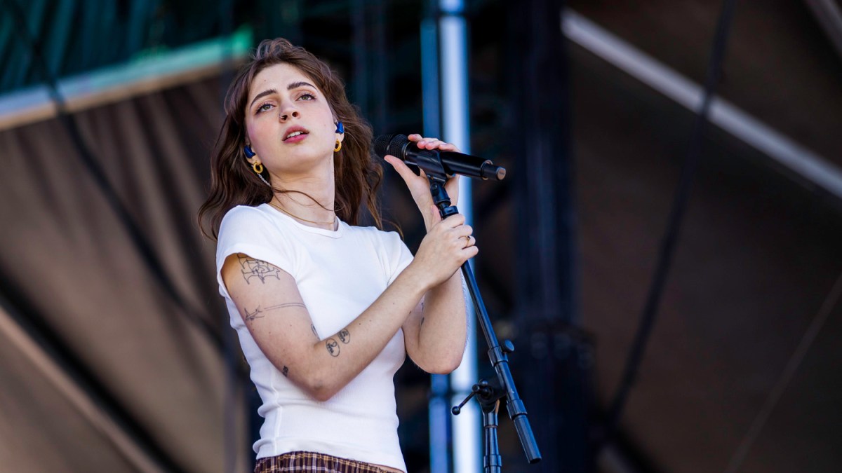 Lizzy McAlpine Wallpapers Wallpaper Cave