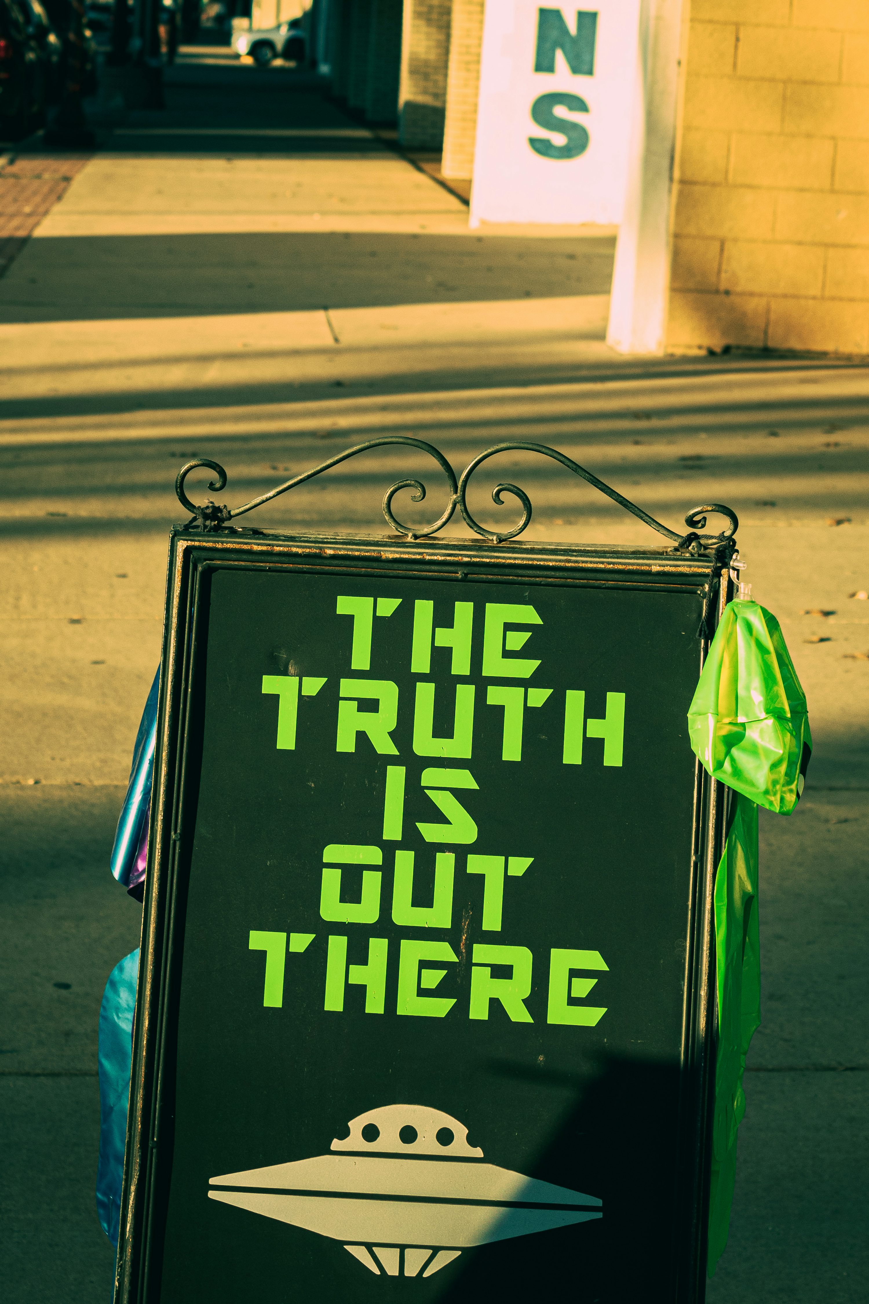 The Truth Is Out There Wallpapers Wallpaper Cave