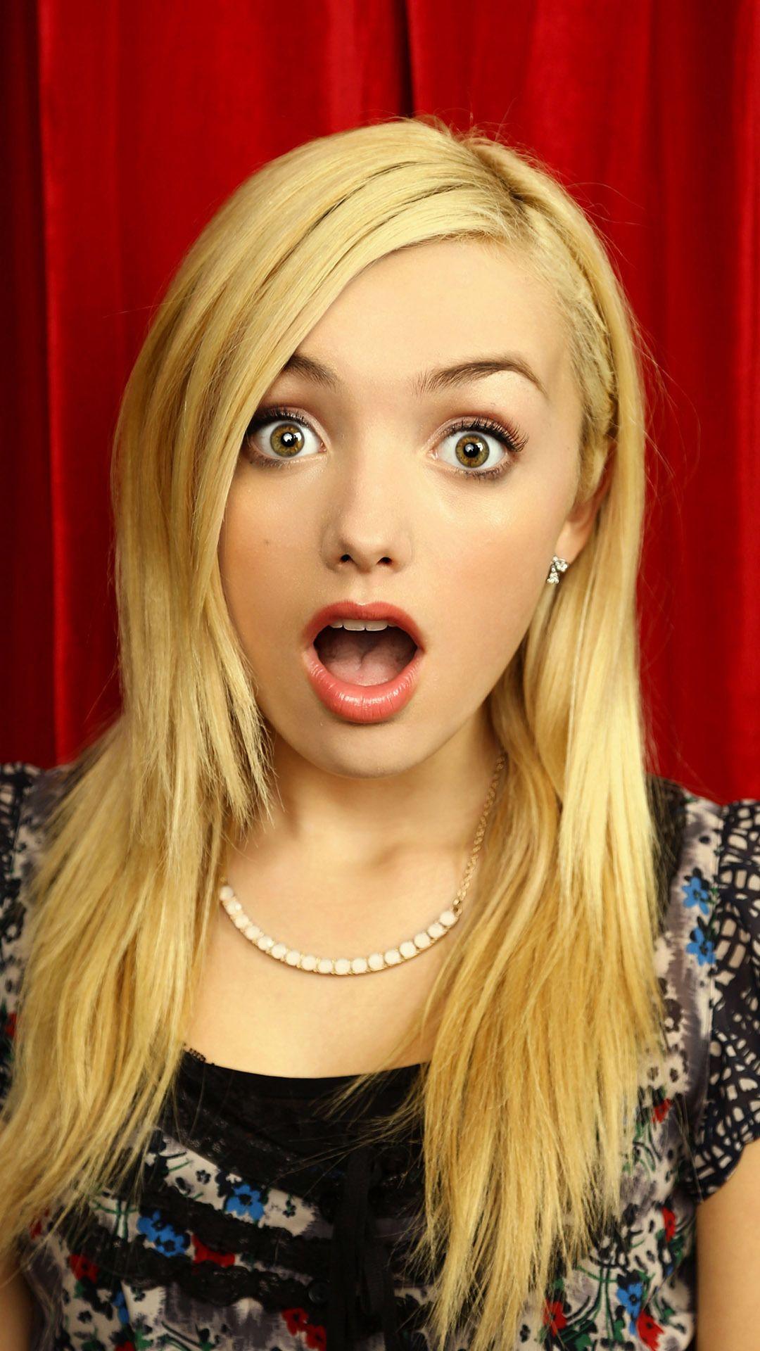 Get Peyton List Hubie Halloween Gif Yury Gallery