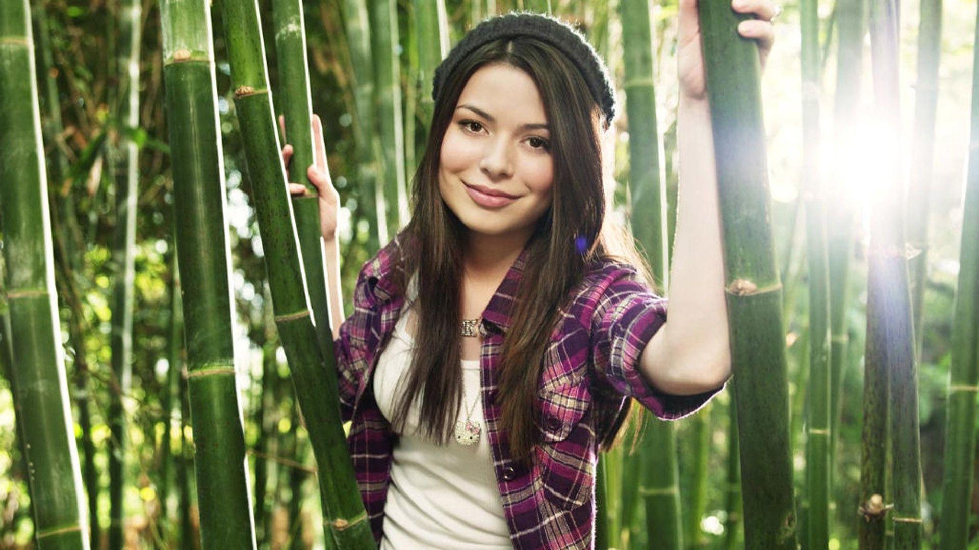 Miranda Cosgrove Wallpapers Wallpaper Cave