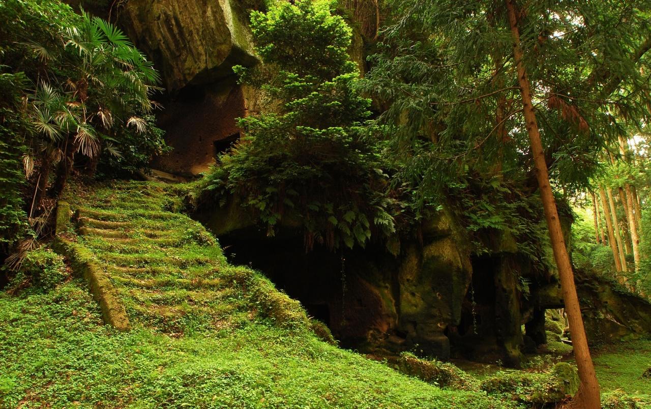 Real Cave Background