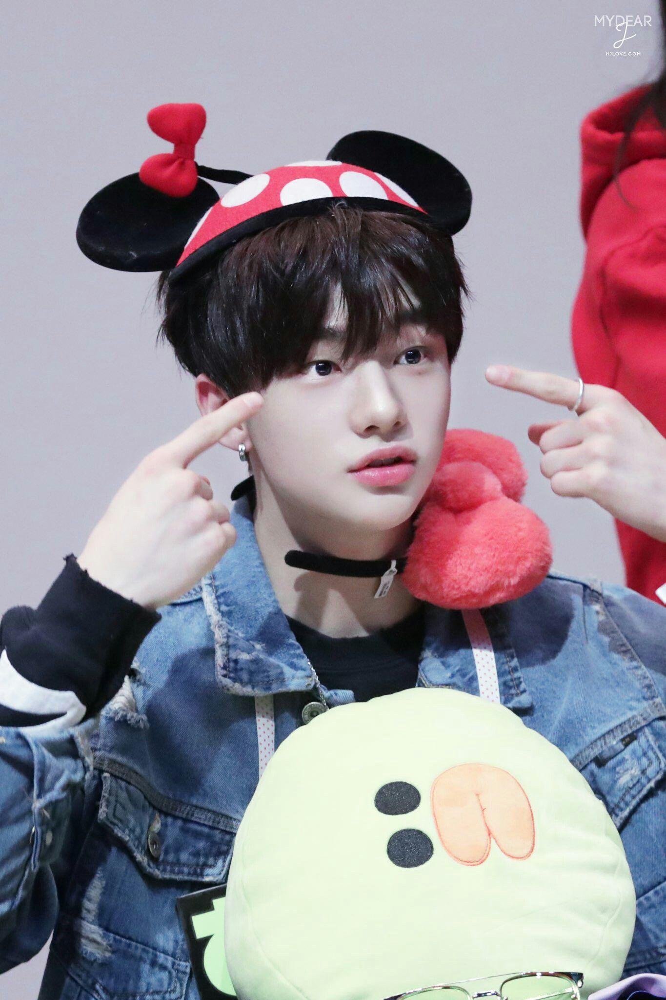 Hyunjin Stray Kids Wallpapers Wallpaper Cave
