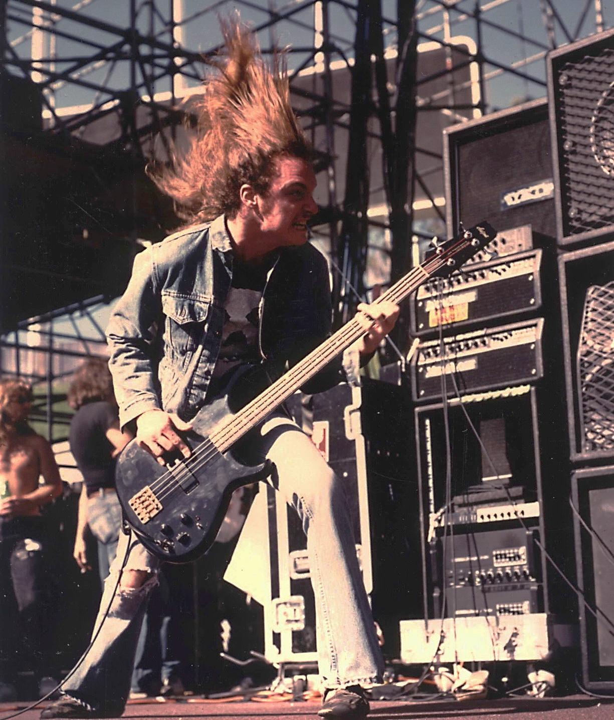 Cliff Burton Wallpapers Wallpaper Cave
