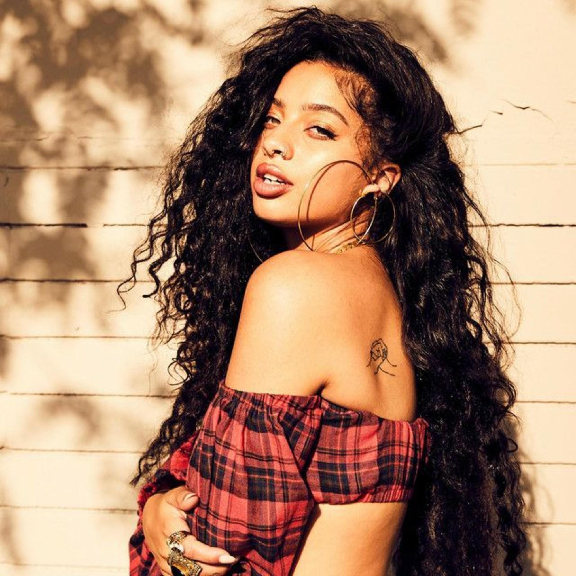 Kiana Ledé Wallpapers Wallpaper Cave