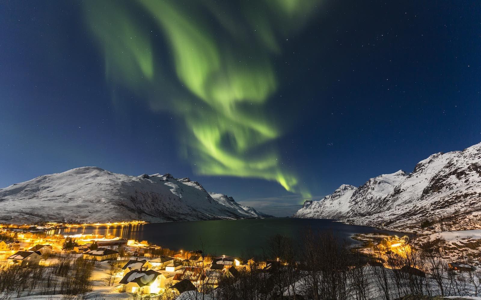 Aurora Borealis Coastline Wallpapers Wallpaper Cave