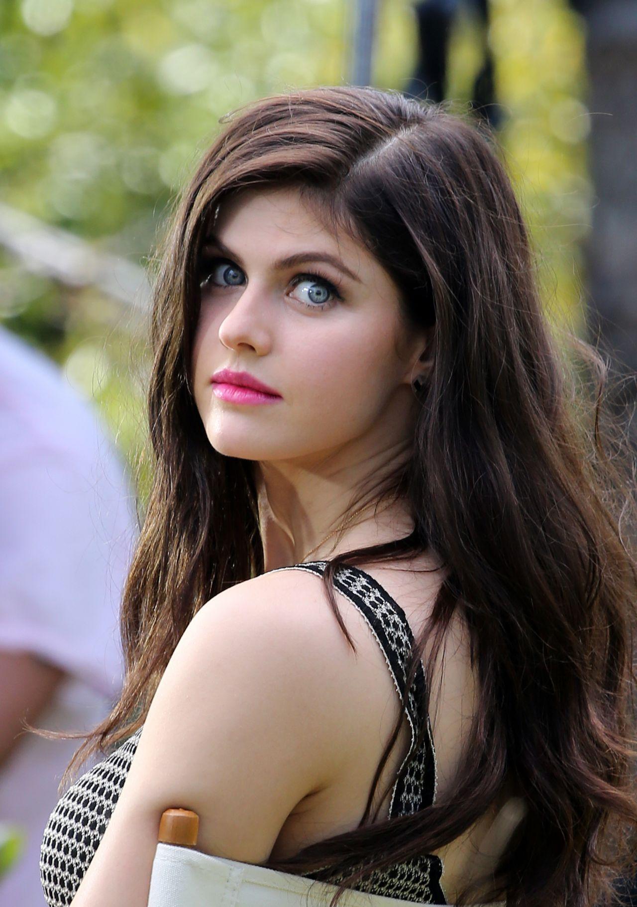 Alexandra Daddario Black Mobile Hd Wallpapers - Wallpaper Cave
