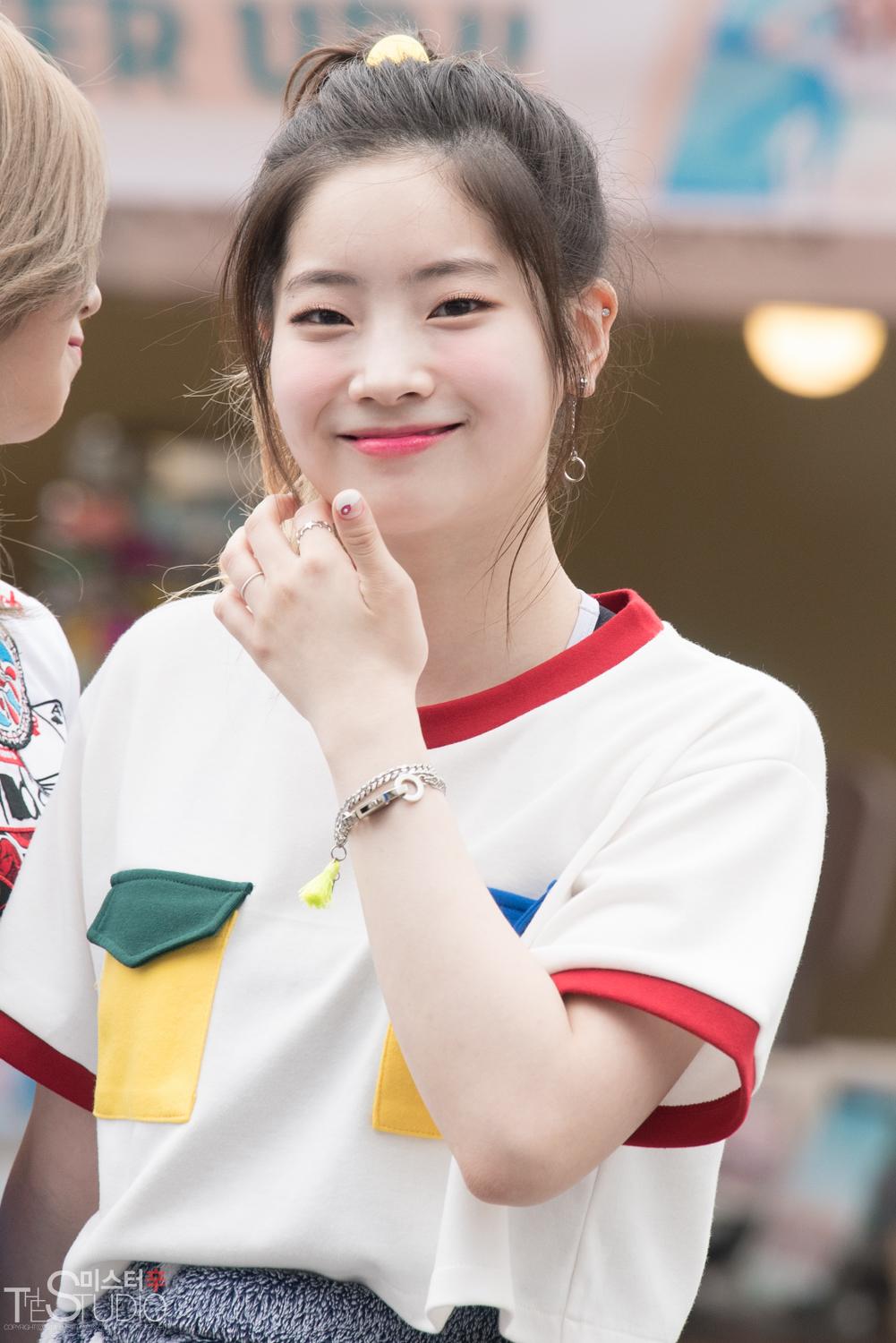 Twice Dahyun Hd Phone Wallpapers Wallpaper Cave