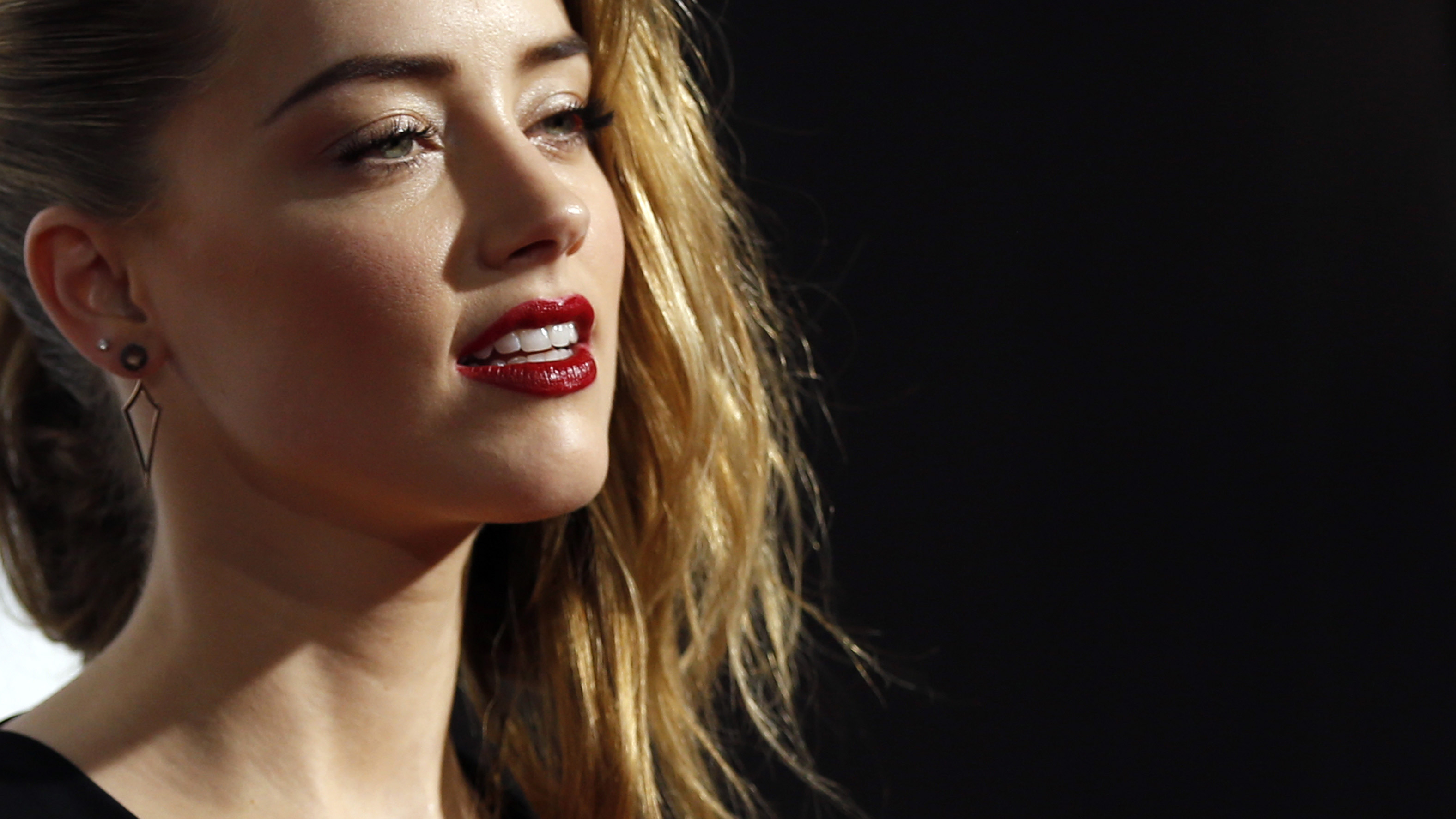 Amber Heard Sexy Hd Images Wallpaper Hd Celebrities 4k Wallpapers