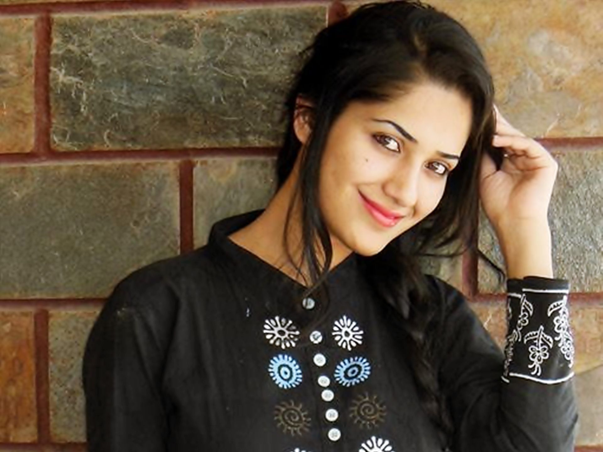 Ruhani Sharma Wallpapers - Wallpaper Cave