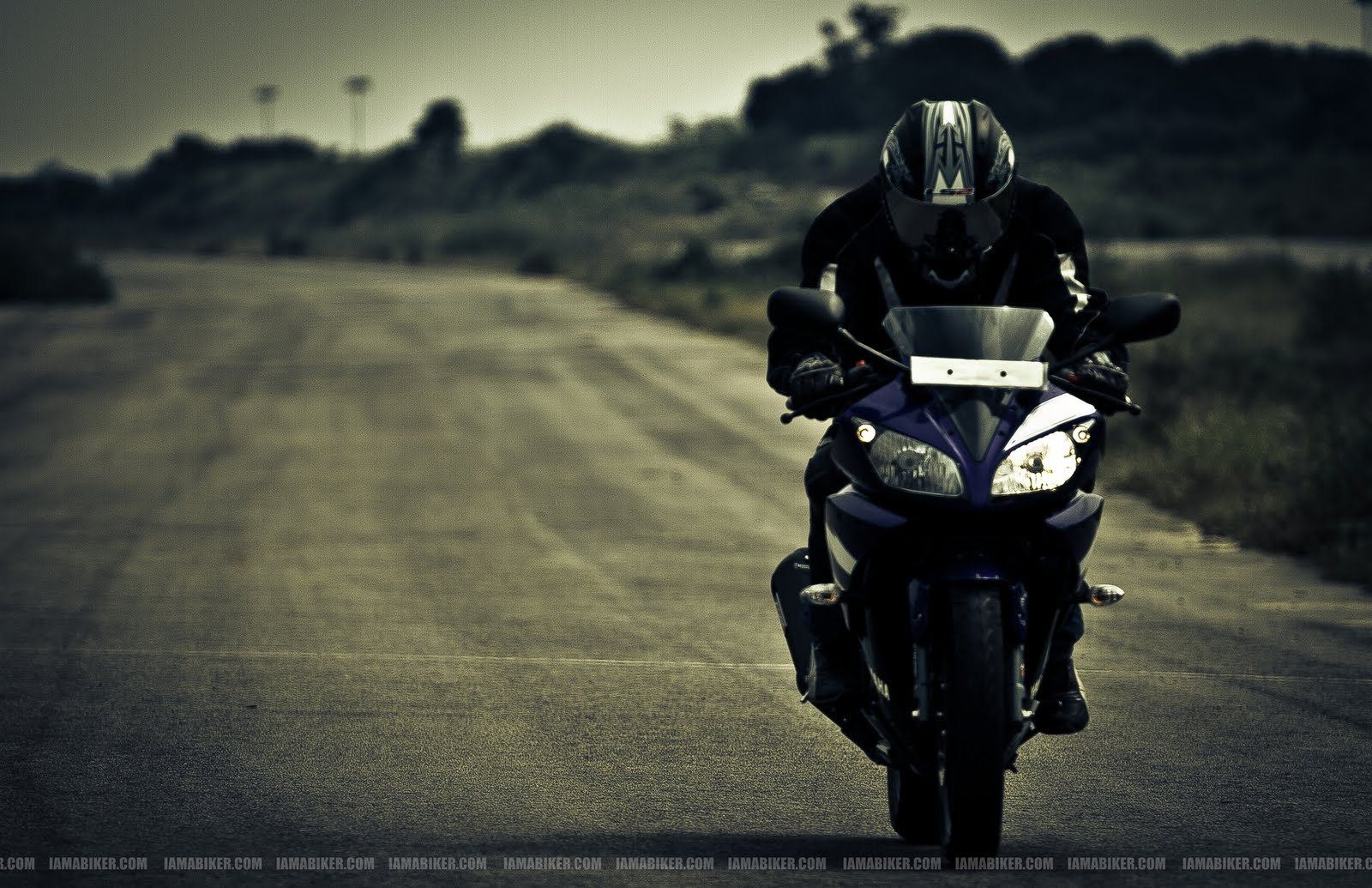 Yamaha R15 V2 Black Wallpapers