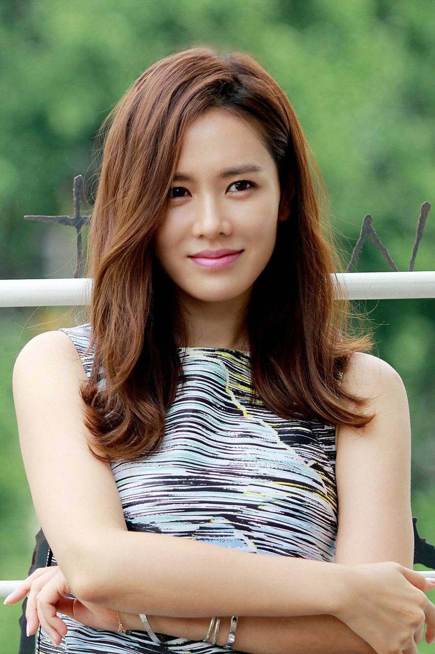 YeJin Son Son Ye Jin Phone Wallpapers Wallpaper Cave