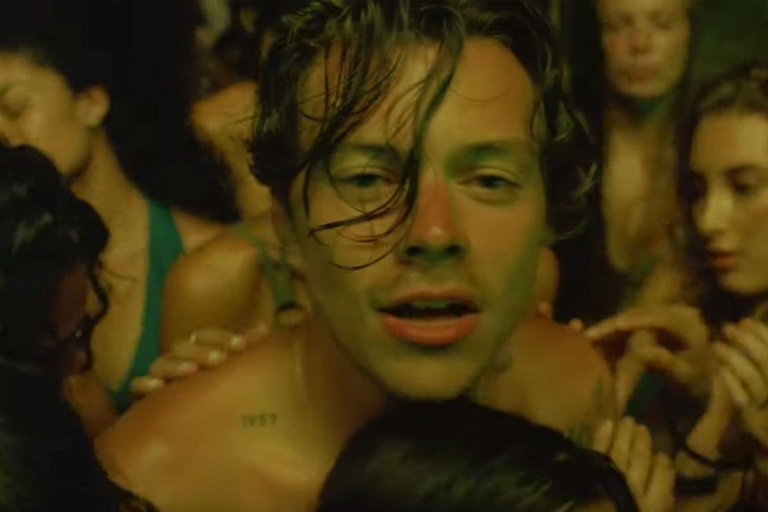 Harry Styles Lights Up Wallpapers Wallpaper Cave