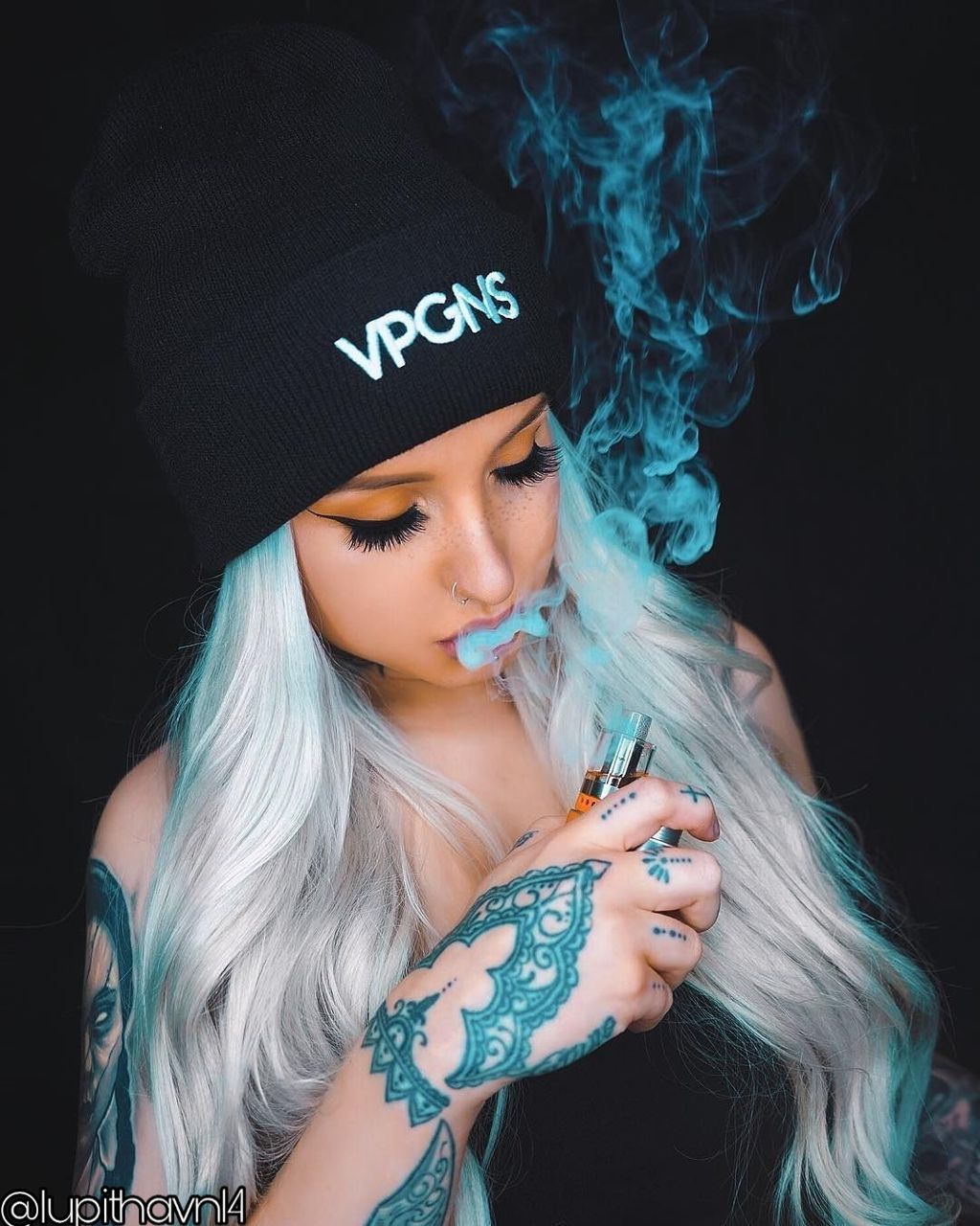 Girls Smoke Wallpapers Wallpaper Cave
