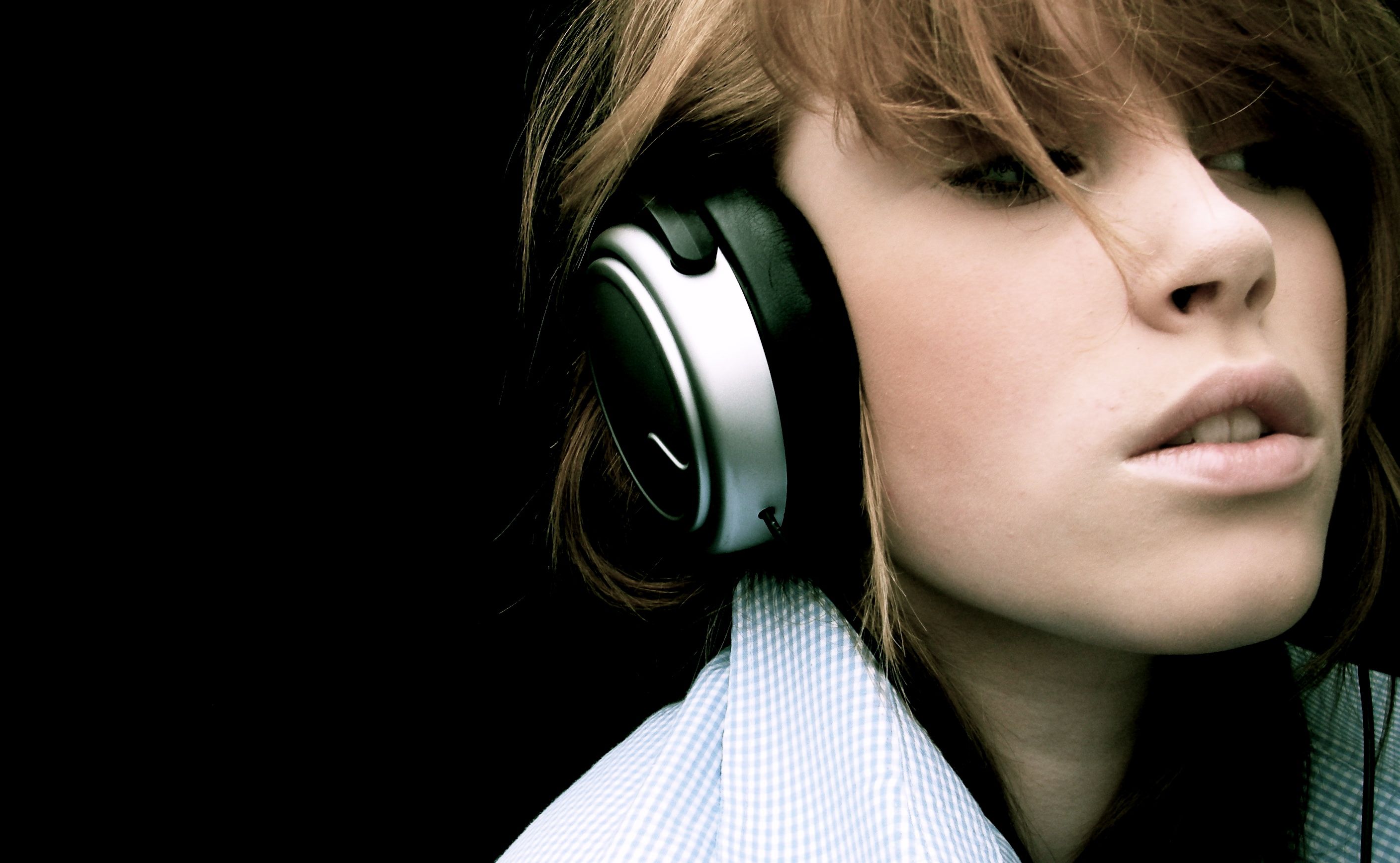 Headphones Women Wallpapers Wallpaper Cave