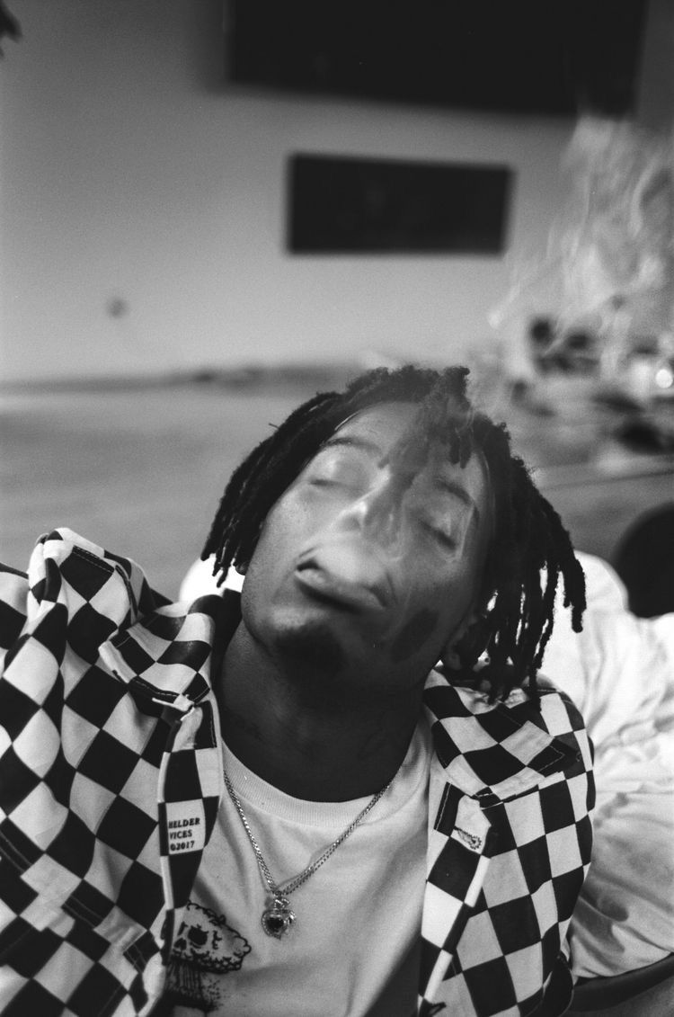 Black And White Rapper Wallpaper Aesthetic Solo Wallpaper