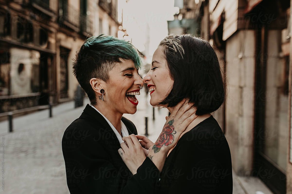 Lesbian Kiss Wallpapers Wallpaper Cave