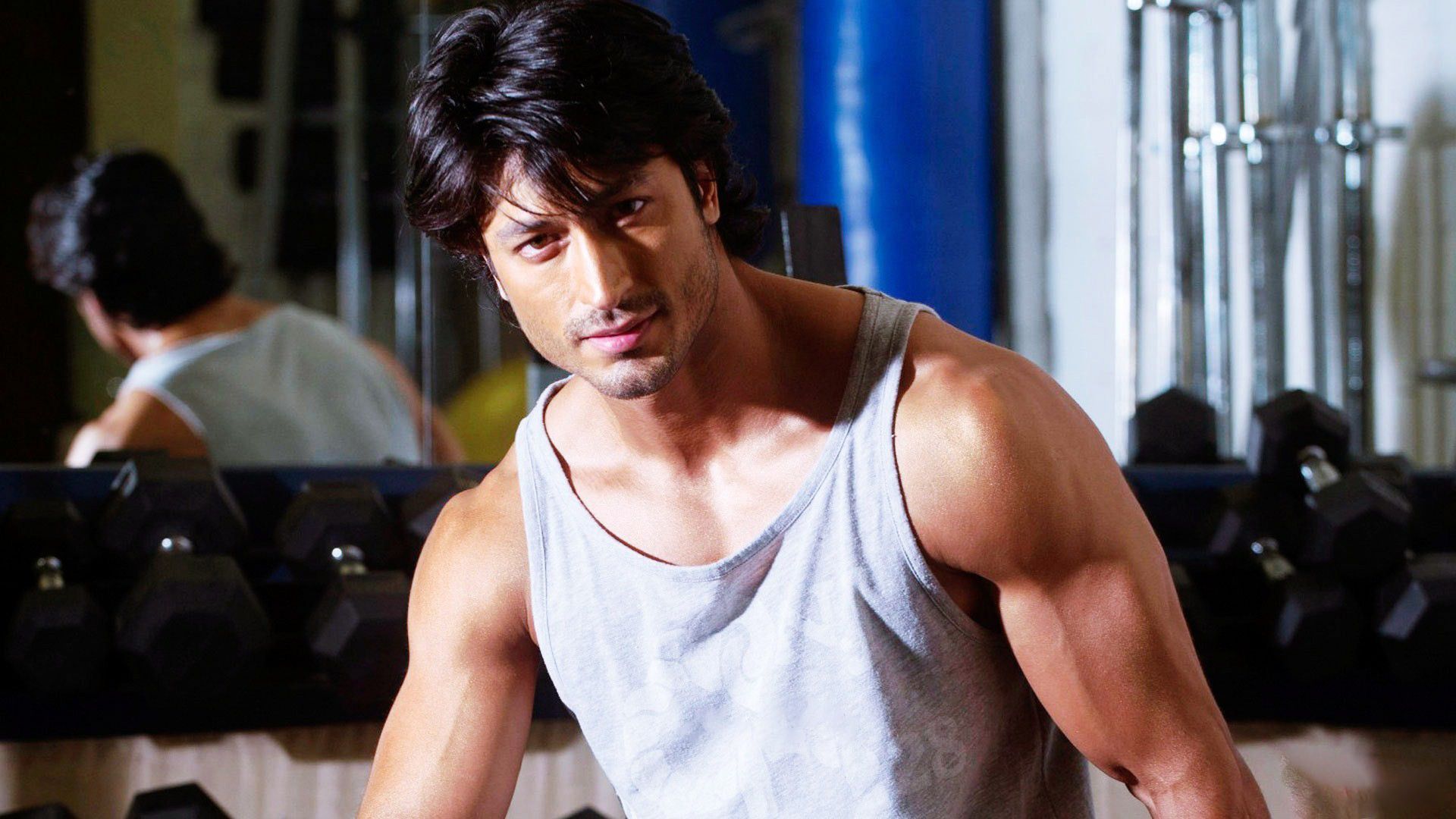 Vidyut Jamwal Body In Commando Wallpaper