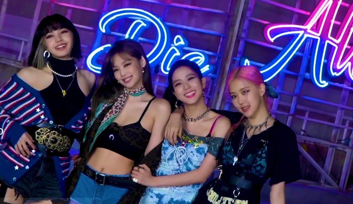 Blackpink Pretty Savage Wallpapers Wallpaper Cave