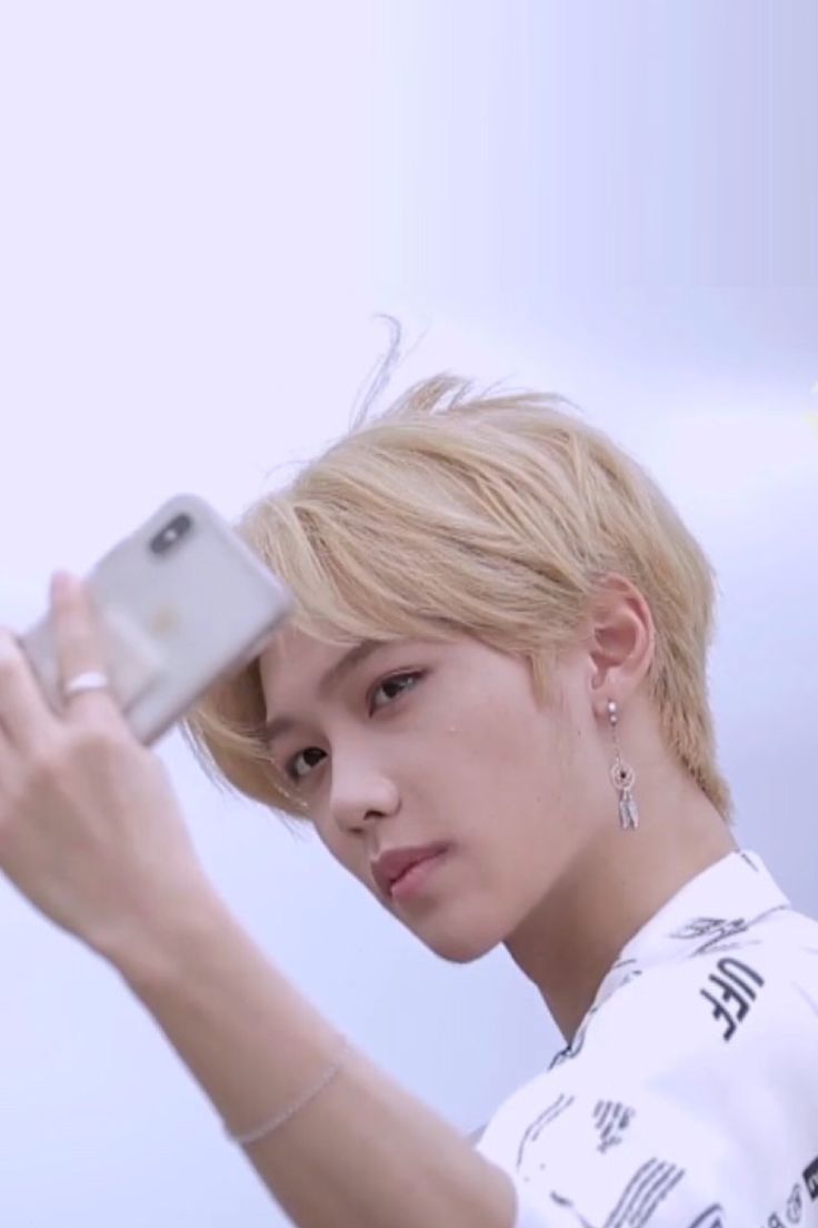 Lee Felix Aesthetic Laptop Wallpaper